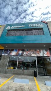 Están ubicados en el C. C. Cade, local número 4, en la Av. Circunvalación del sector El Poblado de Porlamar, Isla de Margarita.