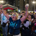 Fanáticos festejan en las calles del país triunfo de Venezuela