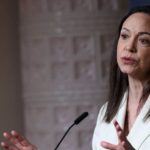 María Corina Machado rechaza polémicos insultos racistas de seguidores contra Delcy Rodríguez en Madrid