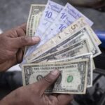 Así se cotiza el dólar durante este lunes bancario